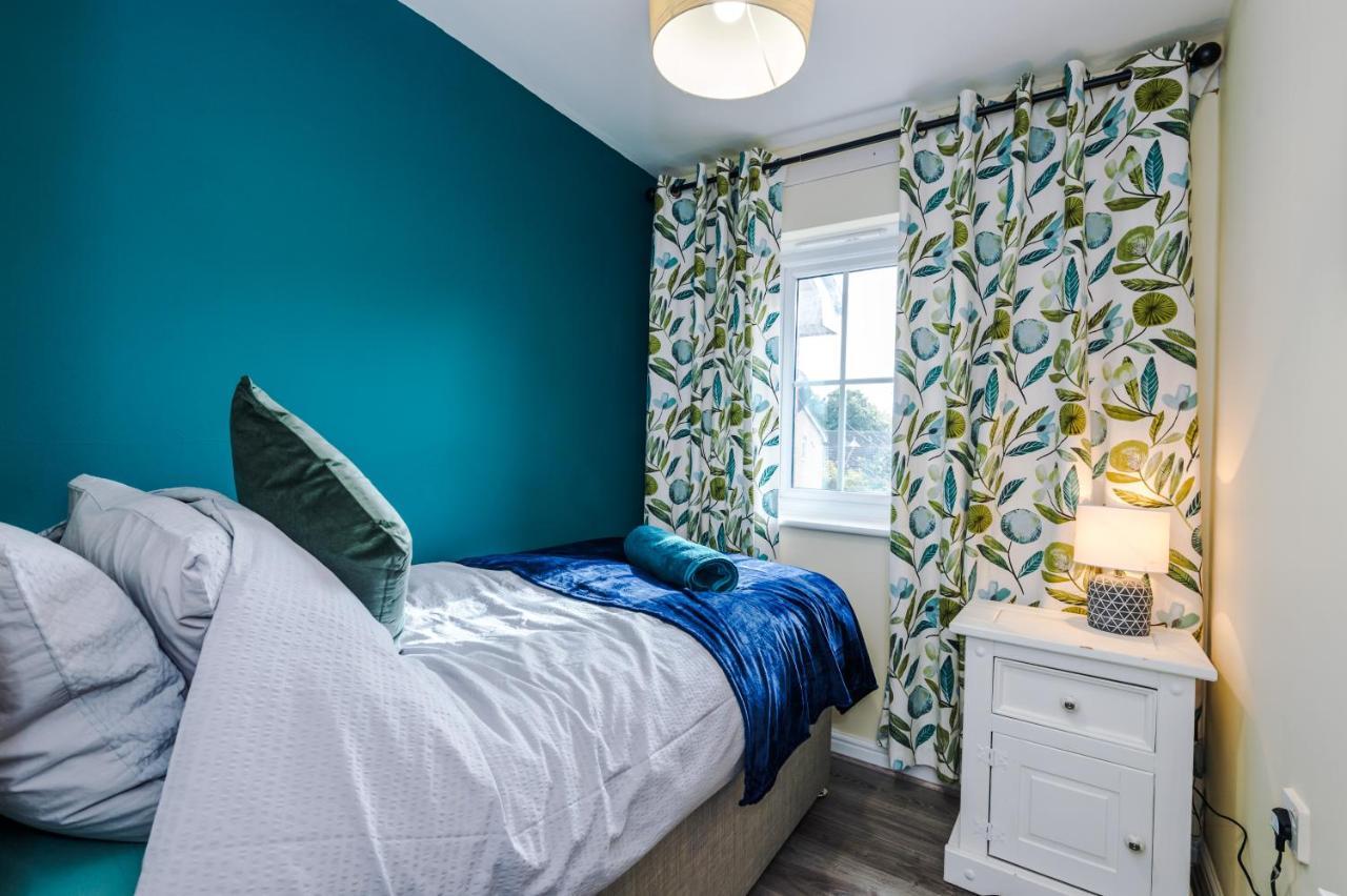 Manchester Comfortable 3 Bedroom House, Free Parking, Wifi & Disneyplus Worsley Exterior foto