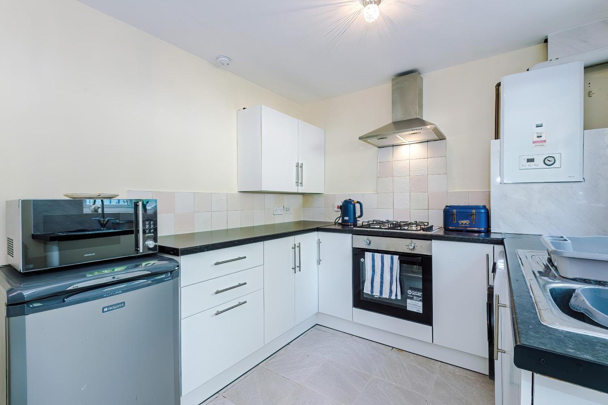 Manchester Comfortable 3 Bedroom House, Free Parking, Wifi & Disneyplus Worsley Exterior foto